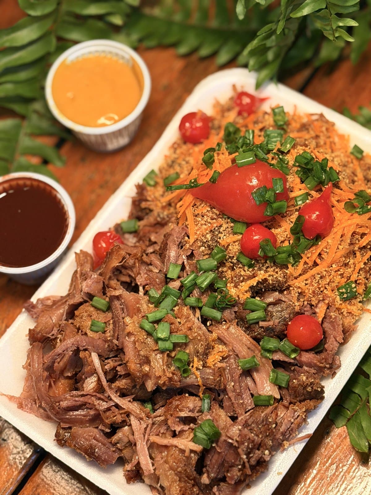 Carne de porco na lata com farofinha
