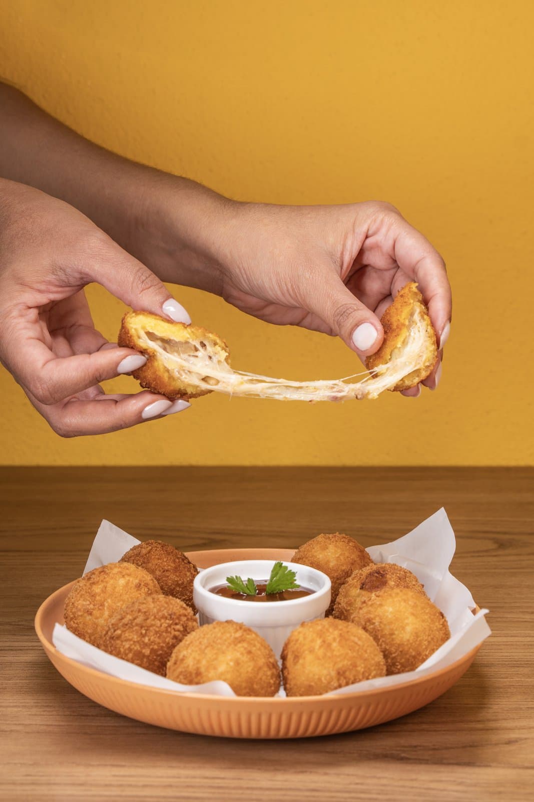 Coxinha defumada, bacon com provolone