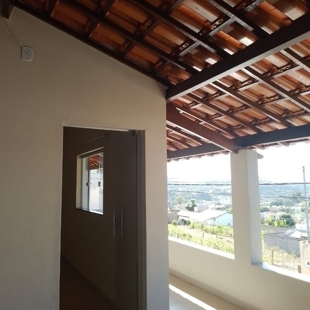 Casa para alugar temporariamente, contendo três quartos, um banheiro social,… — miniatura 3