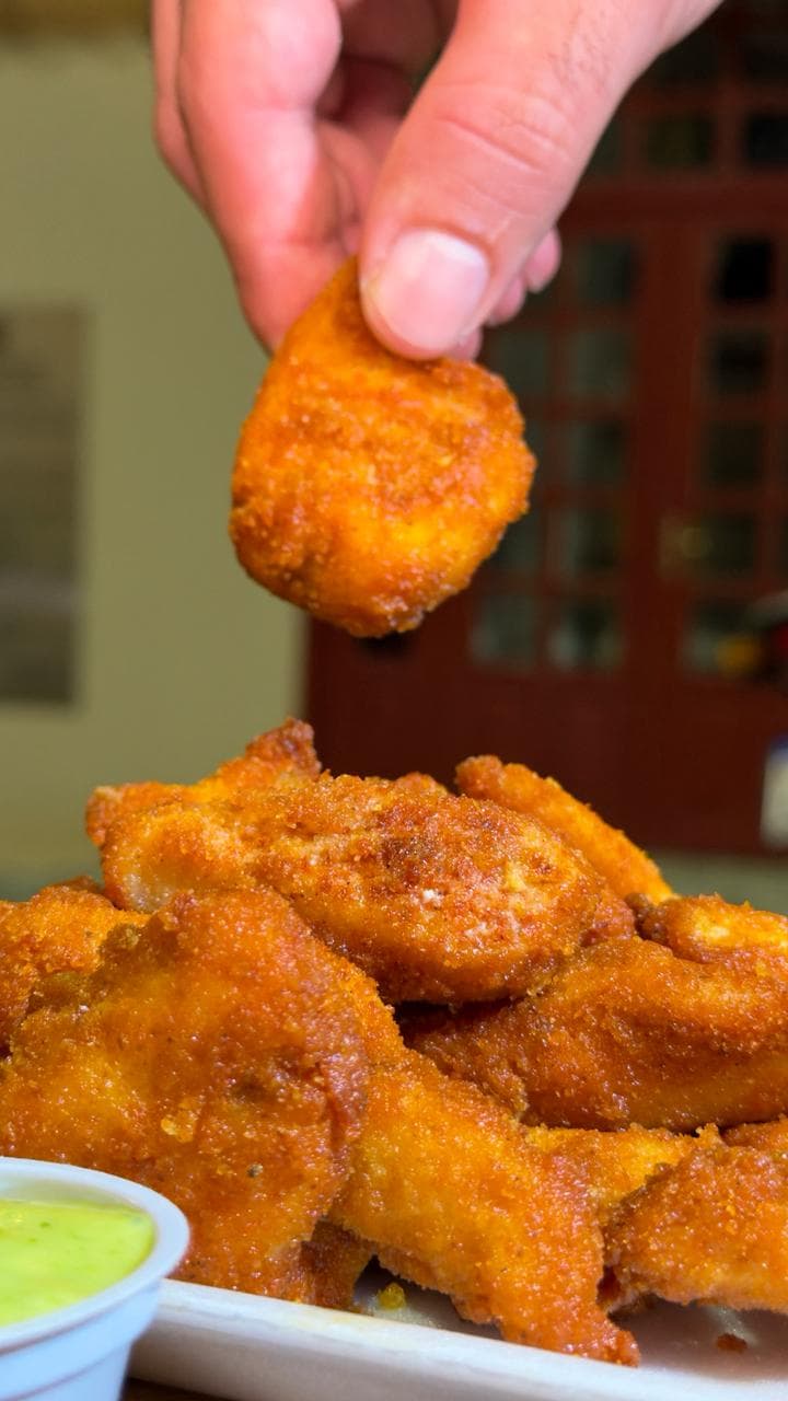 Iscas de Frango com molho verde