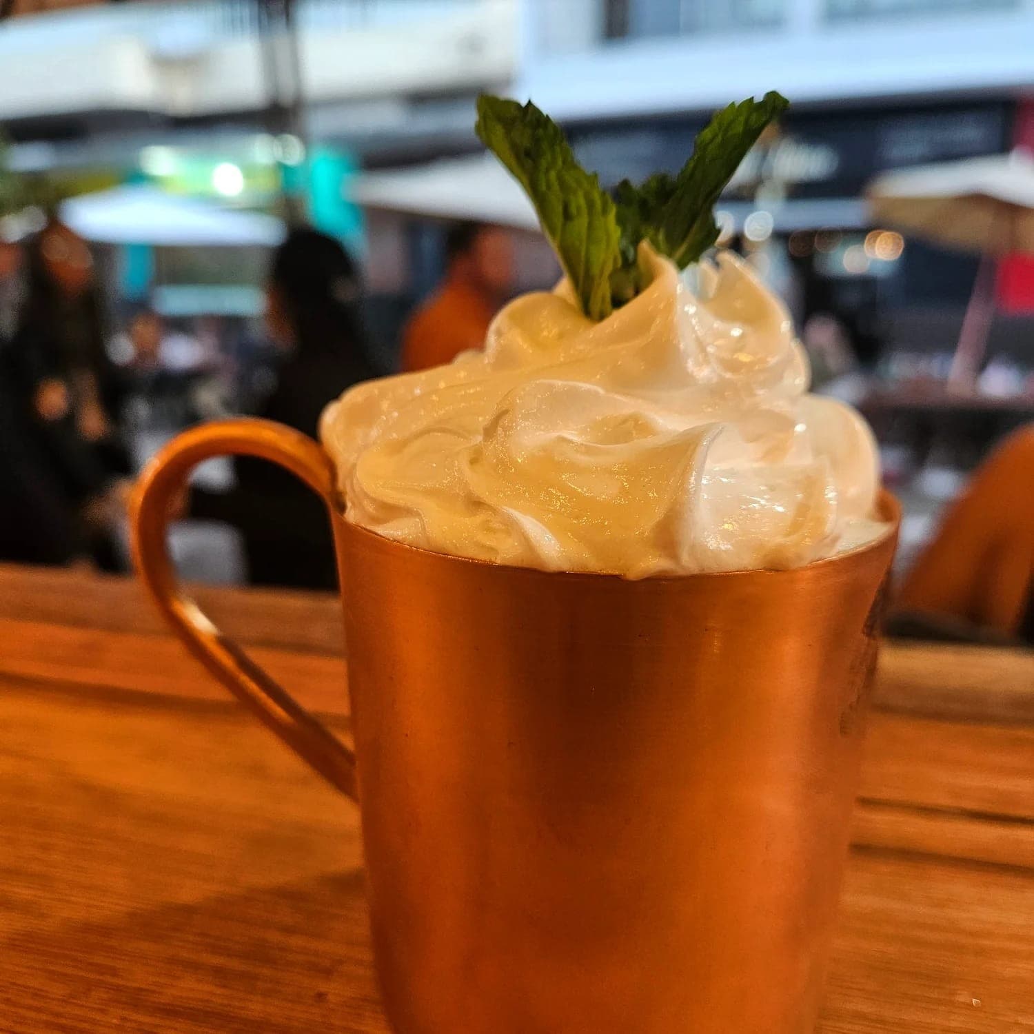 Moscow mule na caneca de cobre (com a caneca)