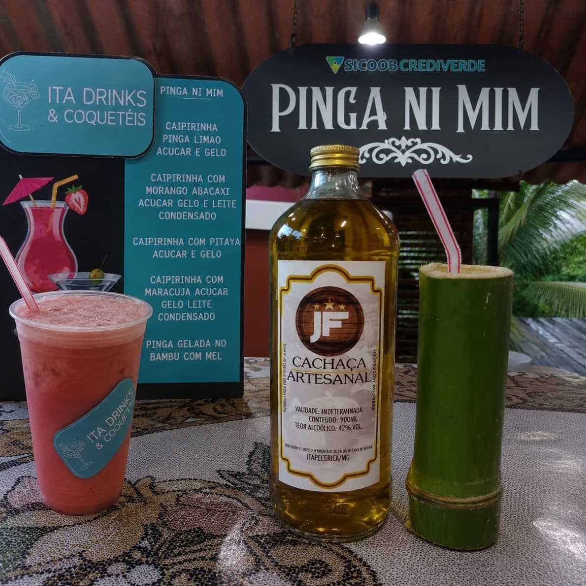 Bebidas à base de cachaça com frutas da roça