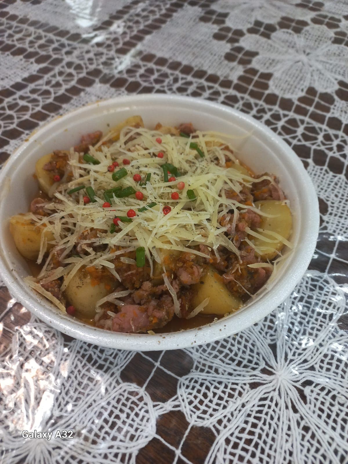 Ragú de Linguiça e queijo canastra na batatinha